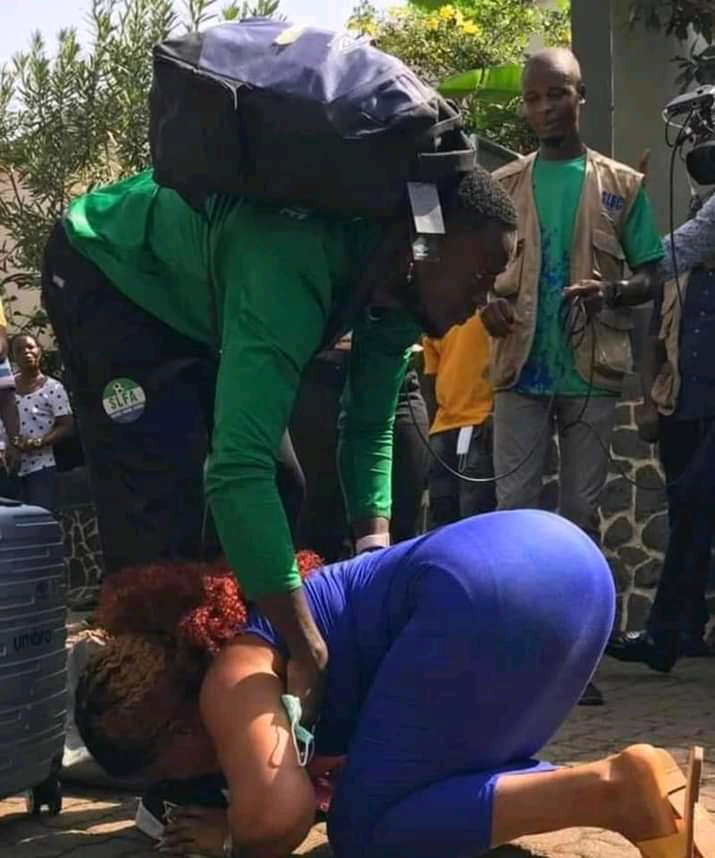 WhatsApp Image 2022 01 10 at 11.57.21 Woman kiss the legs of his husband, prays for him ahead of AFCON game.