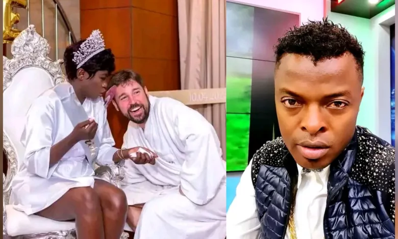 "Nilikuwa nioe Akothee," Ringtone regret as he gifts her huge some of money Controversial gospel singer Ringtone Apoko has broken the silence about Akothee's royal wedding that dominated space, the better part of this week. While speaking to Youtuber Mboya, the sisi ndio tuko hit-maker revealed that he was not invited to the wedding. He noted that he was willing and long to grace the big Day but he was not invited. "Akothee haku ni invite kwa wedding. Na if she did si kupata ujumbe," he said. Apoko further revealed that Akothee has been his crush. He intimated that he had plans of marrying her, adding that she would make the best. "I love Akothee so much. Nilikuwa nimuoe but akaoa Omosh." Speaking on what he loved about Akothee, he said: " Akothee is a good woman. Napenda watu hukuwa na kiherehere, but ile ya kupeleka mtu kwa mungu. Nilijua Akothee atatulia na awe a good wife." Ringtone Apoko on Akothee and Omosh Ringtone also weighed in on the relationship between Akothee and her husband Omosh. In his view, it is Akothee who married Omosh and not otherwise. "Akothee hawezi olewa bana. Akothee ndio ameoa Omosh," he said amidst laughter. According to him, it is Akothee who will be calling the shots in the house. "Omosh atapigwa na Akothee. Akileta mchezo anapigwa. Yeye ndio atakuwa anaosha vyombo kwa nyumba...akikataa anapigwa." The singer gifted the Couple Ksh. 999K in form of a cheque. Akothee and Omosh wedded on Monday in a colourful event that attracted several prominent politicians and celebrities.